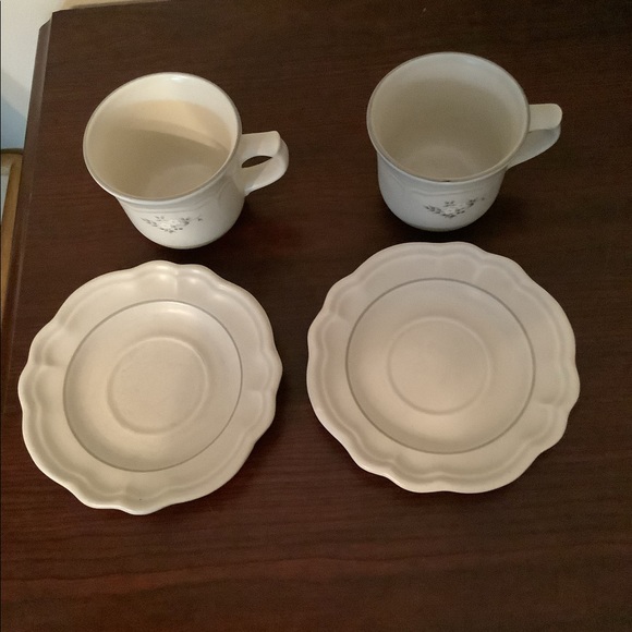 PFALTZGRAFF HEIRLOOM Stoneware Set of 2 Cups with 2 Saucers - Picture 2 of 5